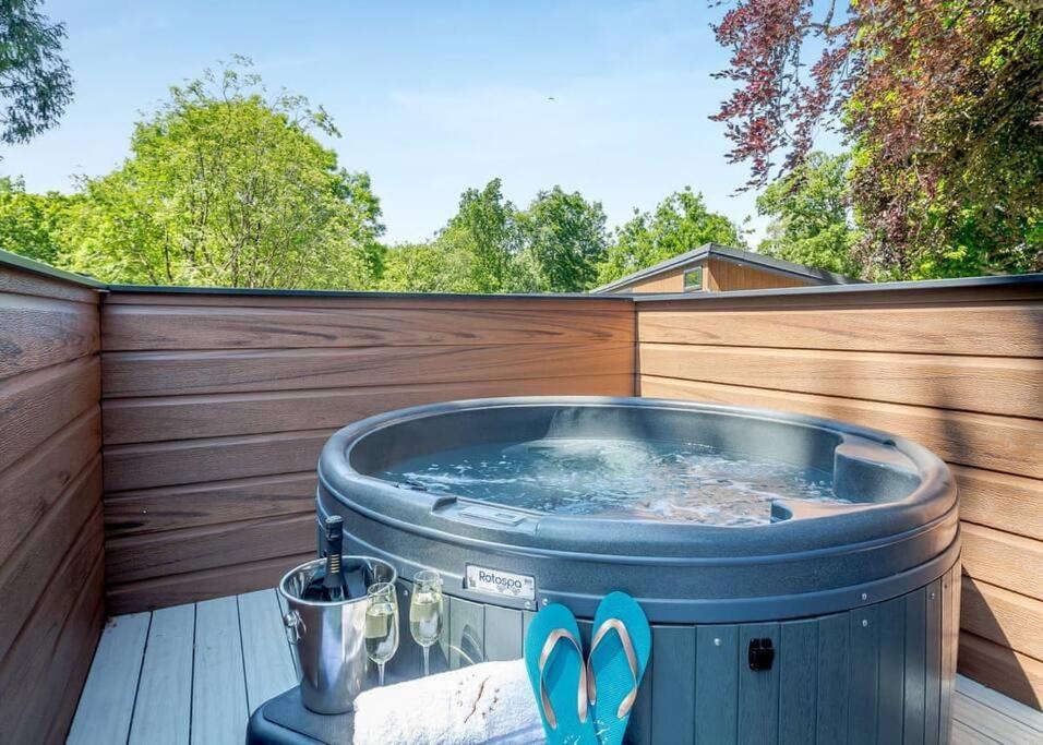 V28 - The Lookout With Hot Tub Βίλα Μπάνγκορ Εξωτερικό φωτογραφία